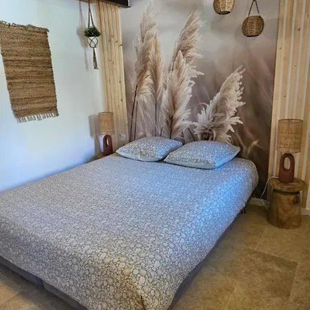 Mahayana, Entre Et Collines Tatil Evi Toulon